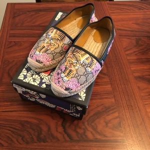 Gucci espadrilles, bengal tiger print —size 9